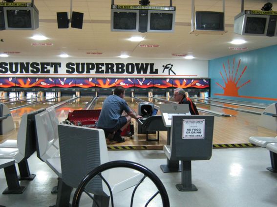 Sunset Superbowl - Kegel Kustodian